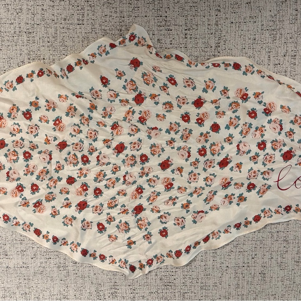 USED Coach Essential Tea Rose Silk Diamond Scarf